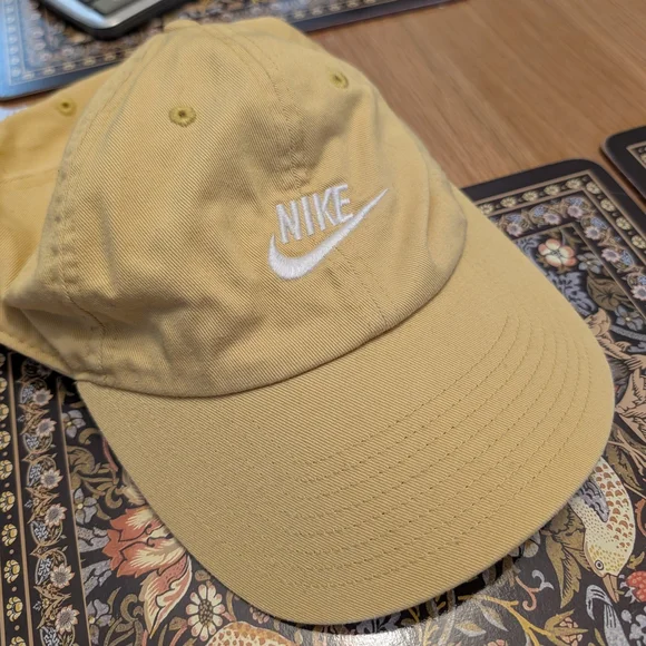 Nike hat - Picture 2 of 4